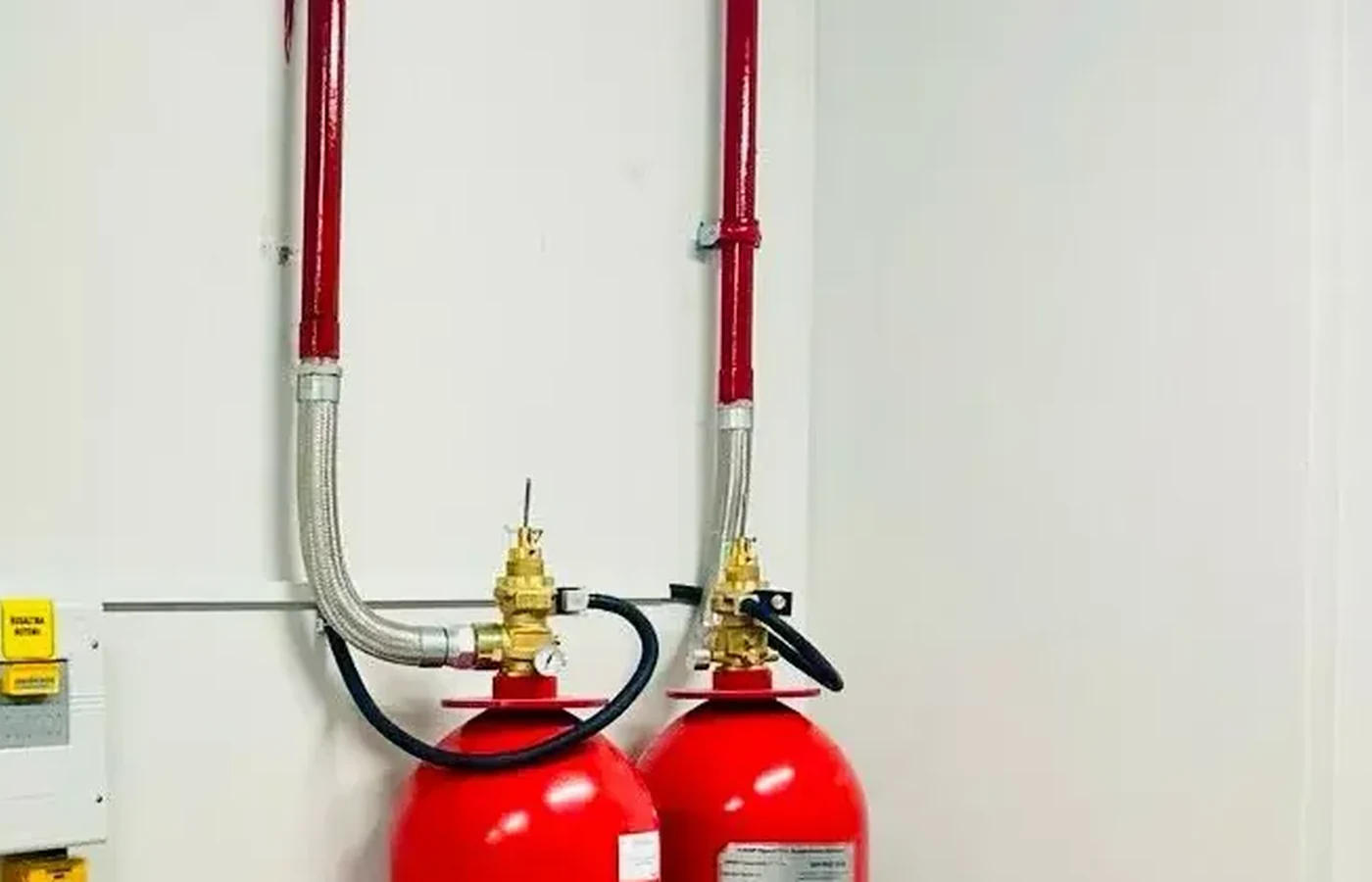 FM200 cylinder valve piping and discharge connection
